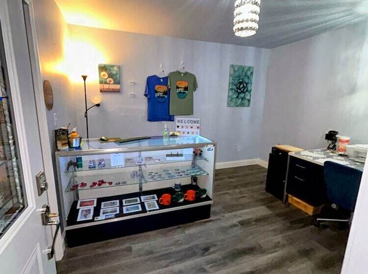 Hillcrest Inn & Motel