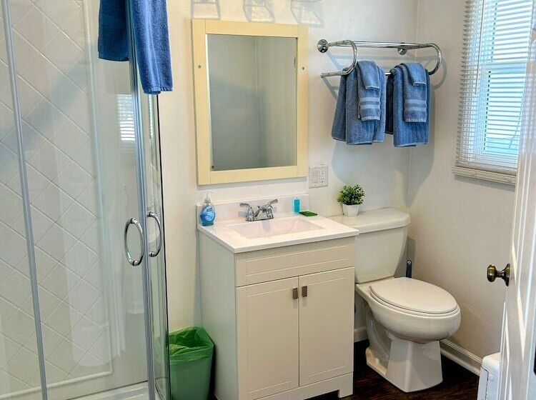 Hillcrest Inn & Motel