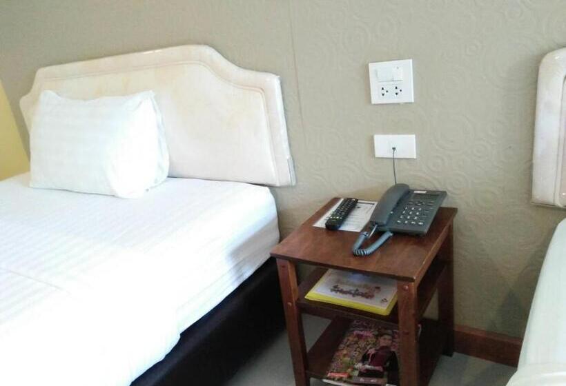 ホテル โรงแรมชดาวิวกาฬสินธุ์