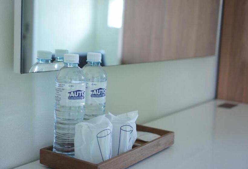 ホテル โรงแรมชดาวิวกาฬสินธุ์