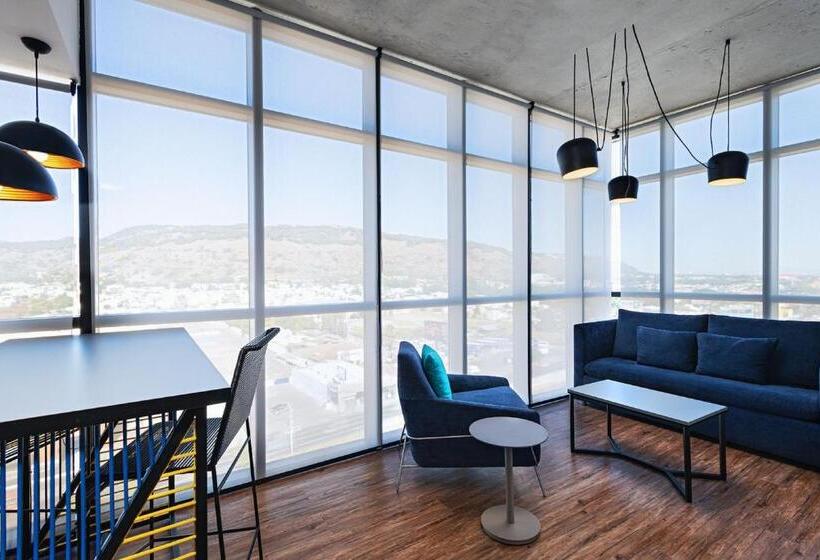فندق Aloft Guadalajara Sur