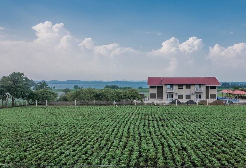 בית מלון כפרי Escape Stays Le Fromage Cheese Village