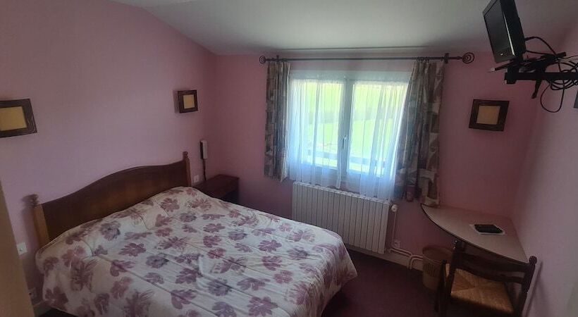 בית מלון כפרי Le Val Du Cantal