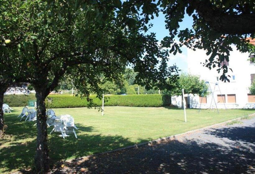 בית מלון כפרי Le Val Du Cantal