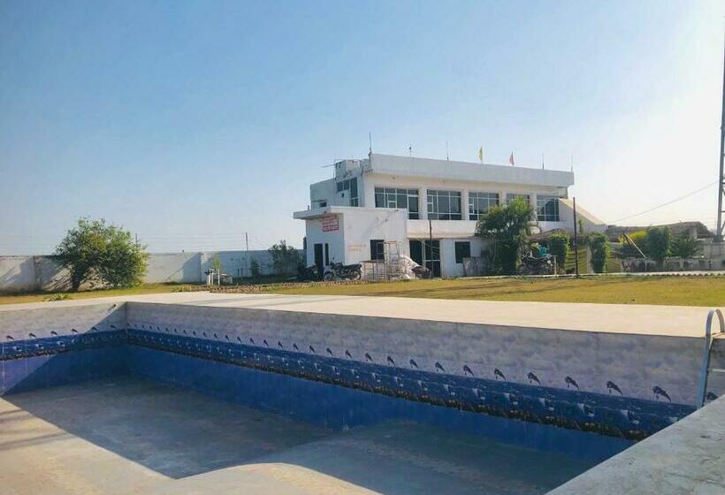 ホテル Oyo 88999 Shri Krishna