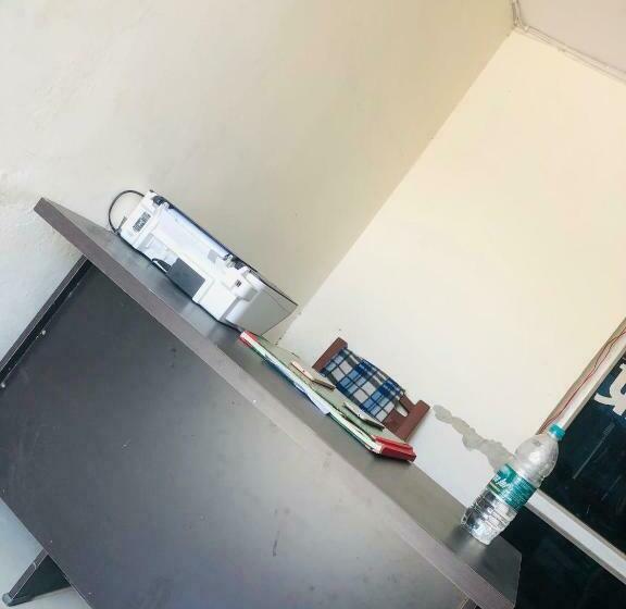 ホテル Oyo 88999 Shri Krishna