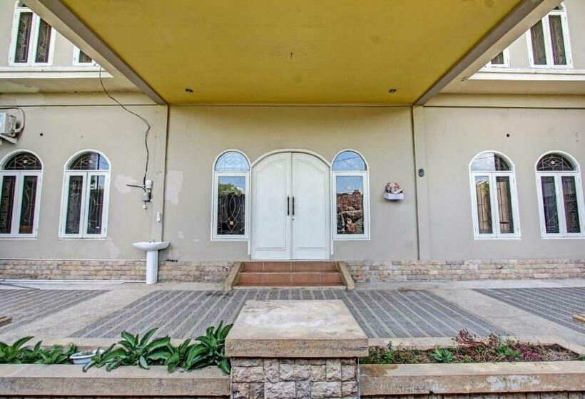 ホテル Oyo 91739 Ayu Bypass Mansion