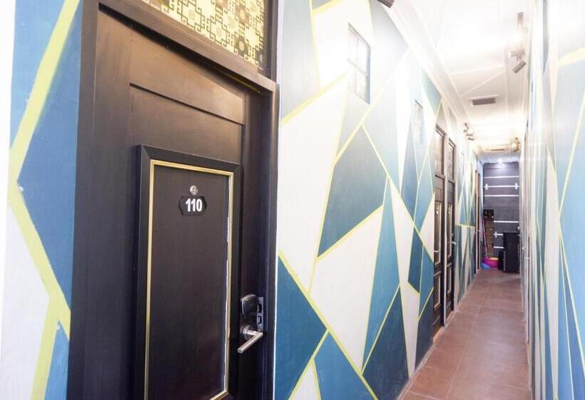 Отель Reddoorz @ Jalan Raya Baturaden 2