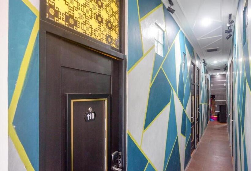 Отель Reddoorz @ Jalan Raya Baturaden 2