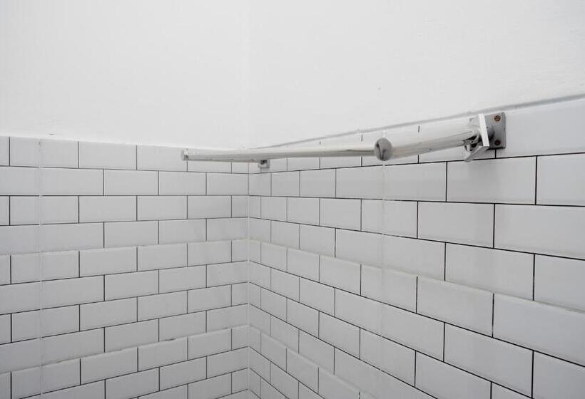 Отель Reddoorz @ Jalan Raya Baturaden 2