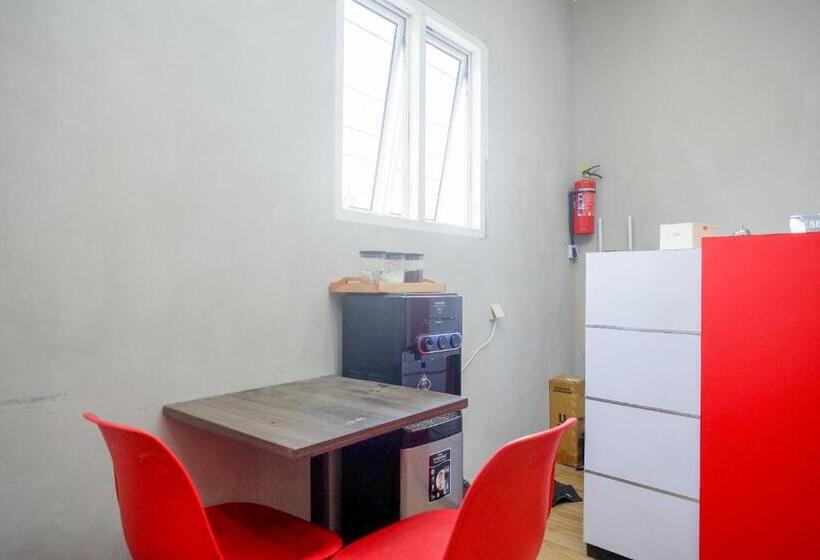 Отель Reddoorz @ Jalan Raya Baturaden 2