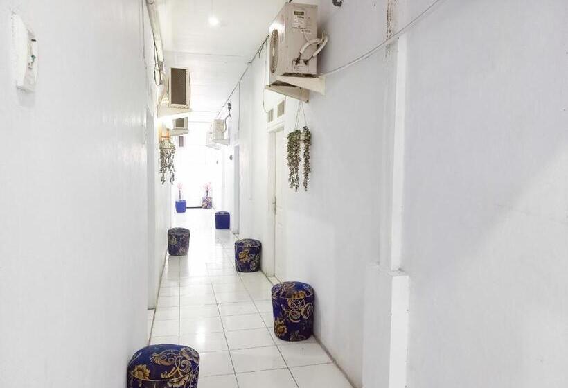 ホテル Reddoorz @ Lolak Bolaang Mongondow