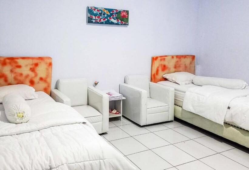 ホテル Reddoorz @ Lolak Bolaang Mongondow