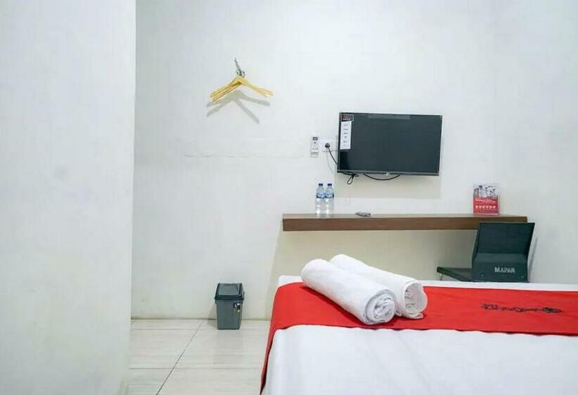 호텔 Reddoorz Near Ekowisata Mangrove Belawan