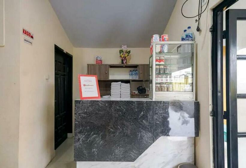 호텔 Reddoorz Near Ekowisata Mangrove Belawan