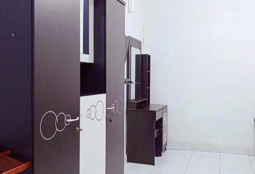 בית מלון כפרי Reddoorz Syariah @ Wisma Soponyono