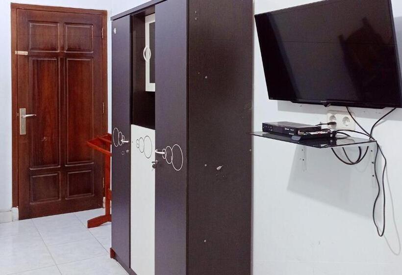 בית מלון כפרי Reddoorz Syariah @ Wisma Soponyono