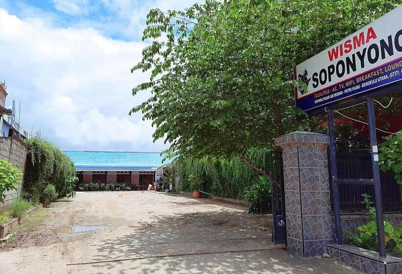 בית מלון כפרי Reddoorz Syariah @ Wisma Soponyono