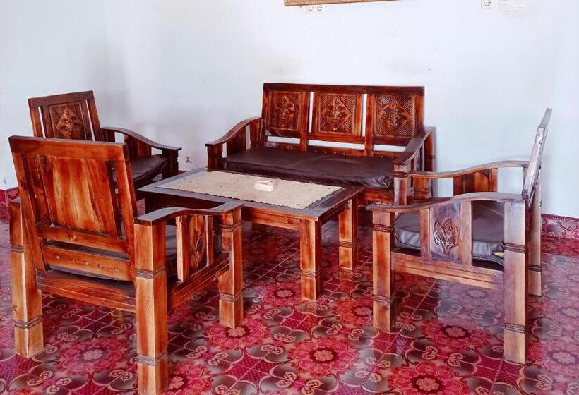 בית מלון כפרי Reddoorz Syariah @ Wisma Soponyono