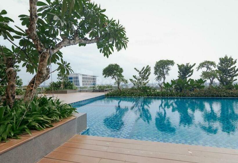 ホテル Redliving Apartemen Sayana Hazelnut Property Tower Cha