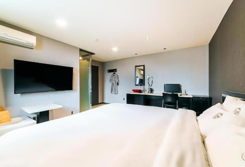 هتل Ssome Jeongkwan