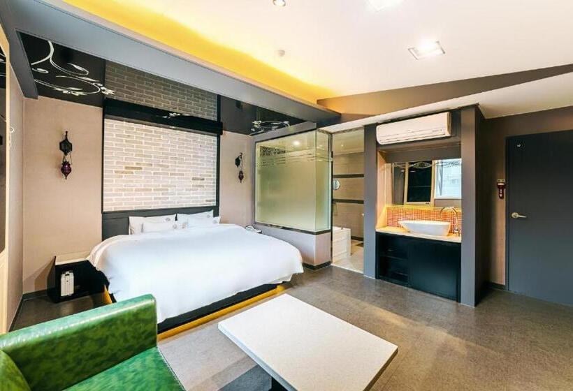 هتل Ssome Jeongkwan