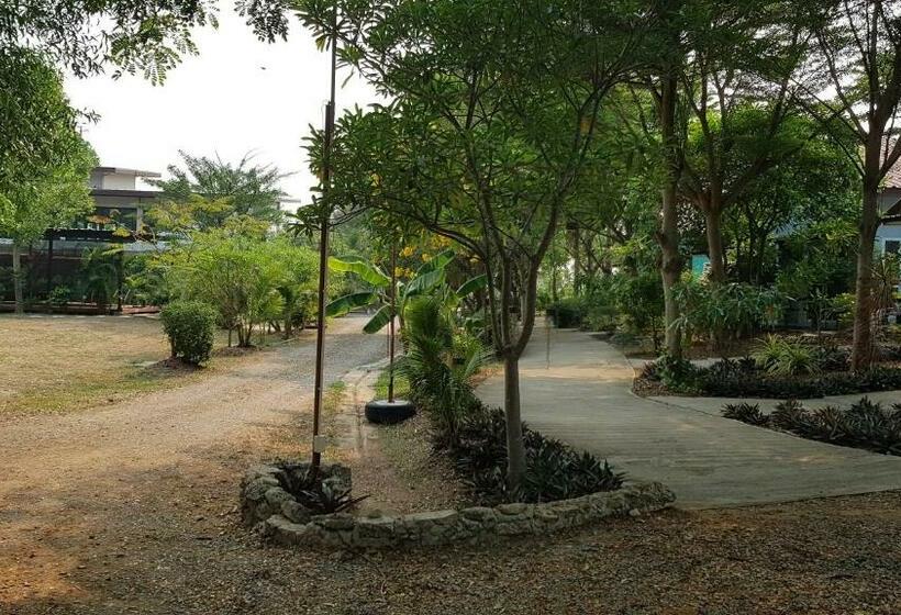 호텔 ที รีสอร์ท T Resort Suphanburi