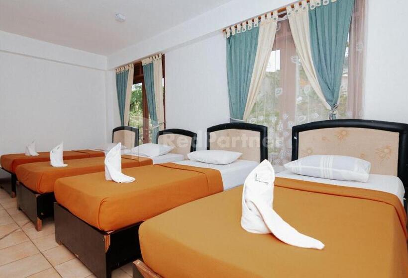 Отель Villa Green Valley Puncak Redpartner