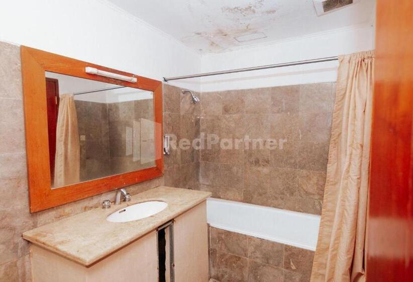 Отель Villa Green Valley Puncak Redpartner