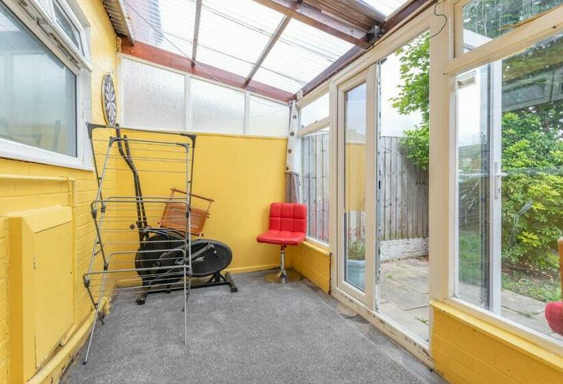 ペンション 10 Min To City Centre R2