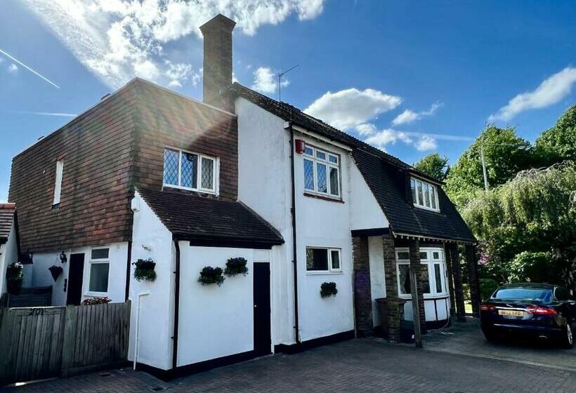 펜션 Beddington Park Lodge East