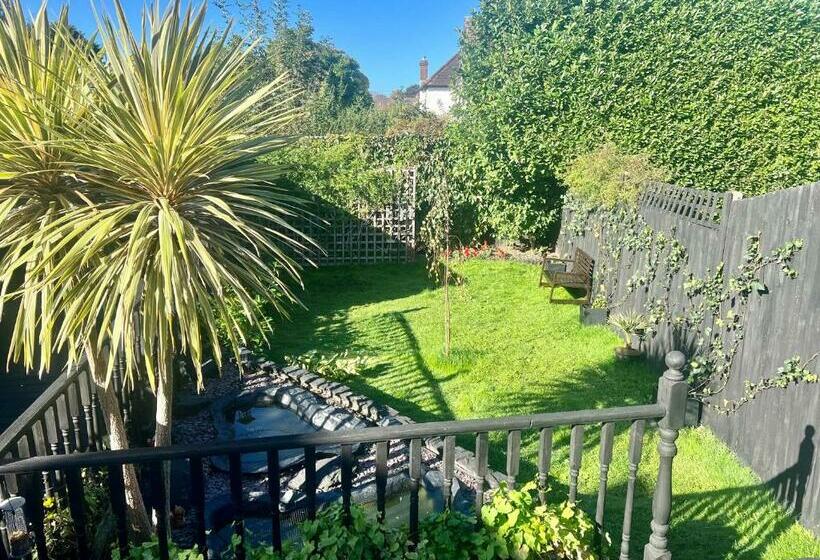 펜션 Beddington Park Lodge East