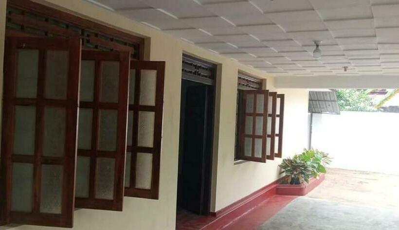 Пансион Eravur Guest House