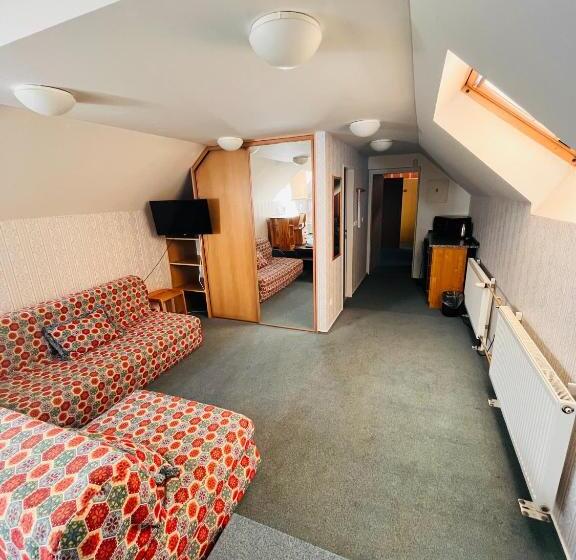 ペンション Ještěd Golf Restaurace A Penzion