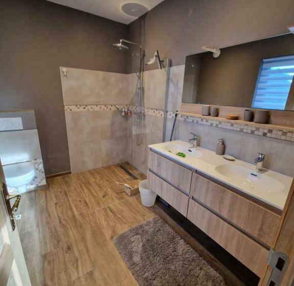 Пансион Gite Avec Piscine La Buissiere Fernelmont