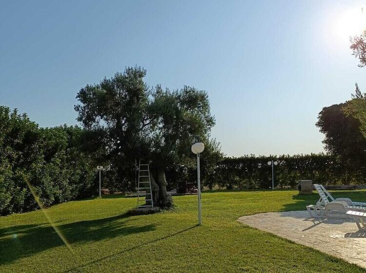 پانسیون Masseria Galleppa   Rooms, Pool And Relax