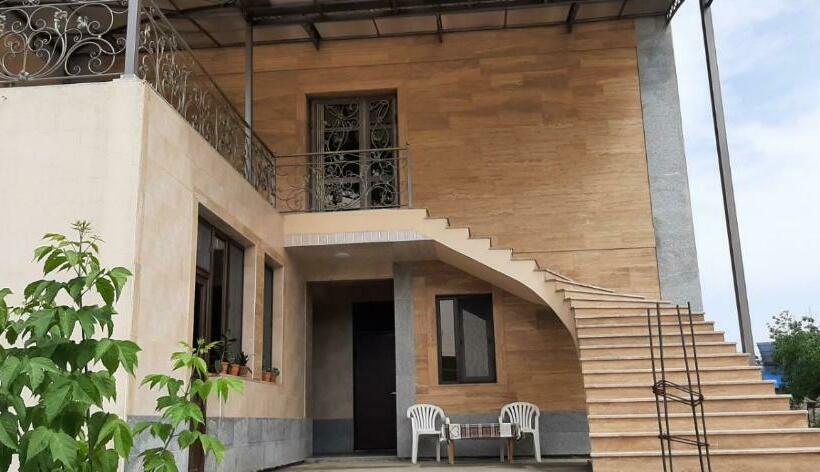 بنسيون Rubenyan Guest House