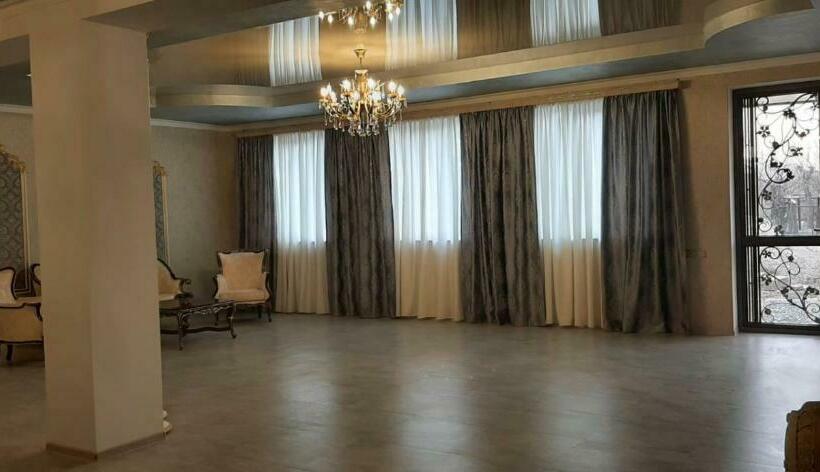 بنسيون Rubenyan Guest House