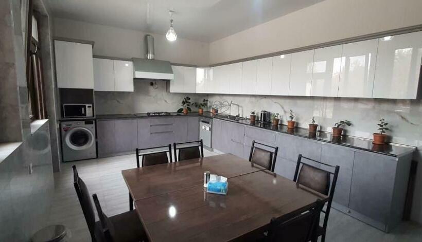 بنسيون Rubenyan Guest House