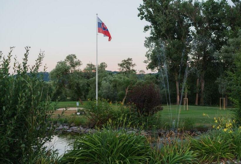 Пансион Tri Duby Golf Apartments