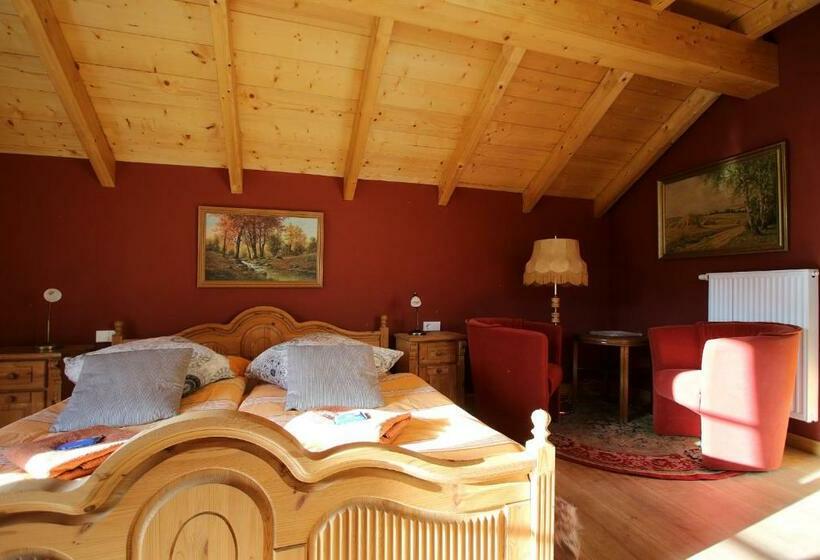 Pension Und Falknerei An Der Alten Schmiede