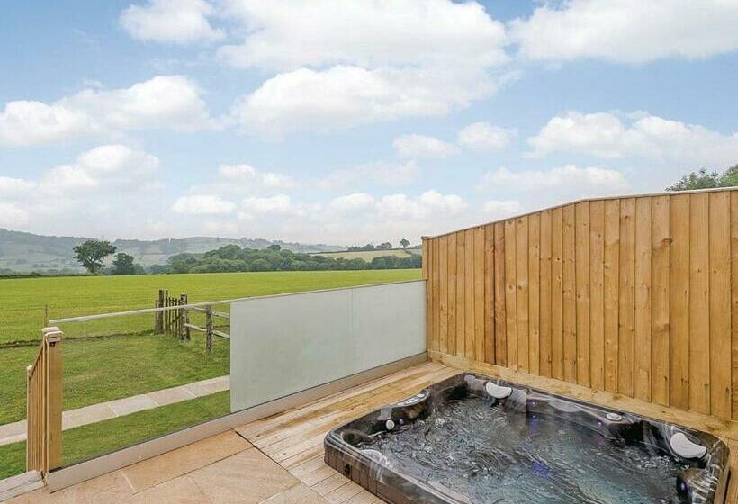 אתר נופש Larkshayes Cottages