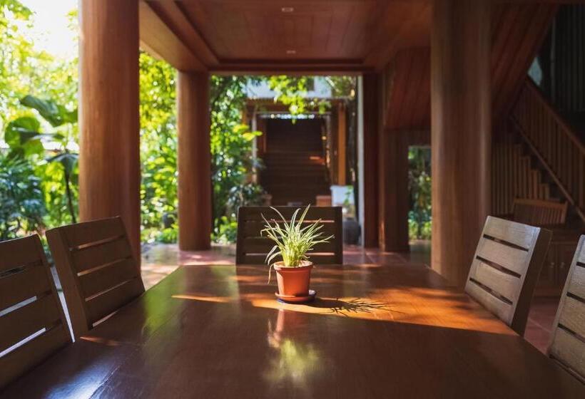 リゾートホテル Vanasin Residence