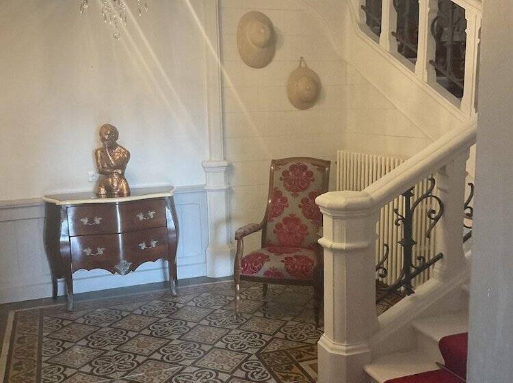 住宿加早餐  Chateau Tout Y Fault