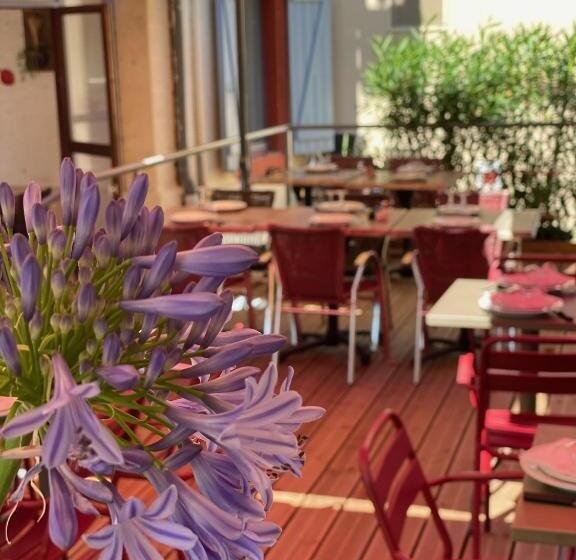 Отель Hôtel Restaurant L Escale Chez Mimi