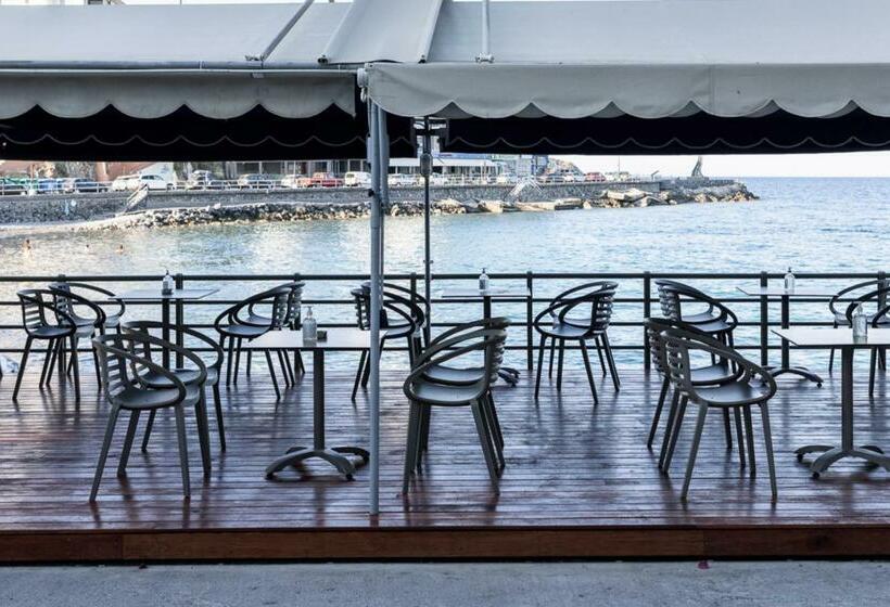 ホテル Kitro Beach