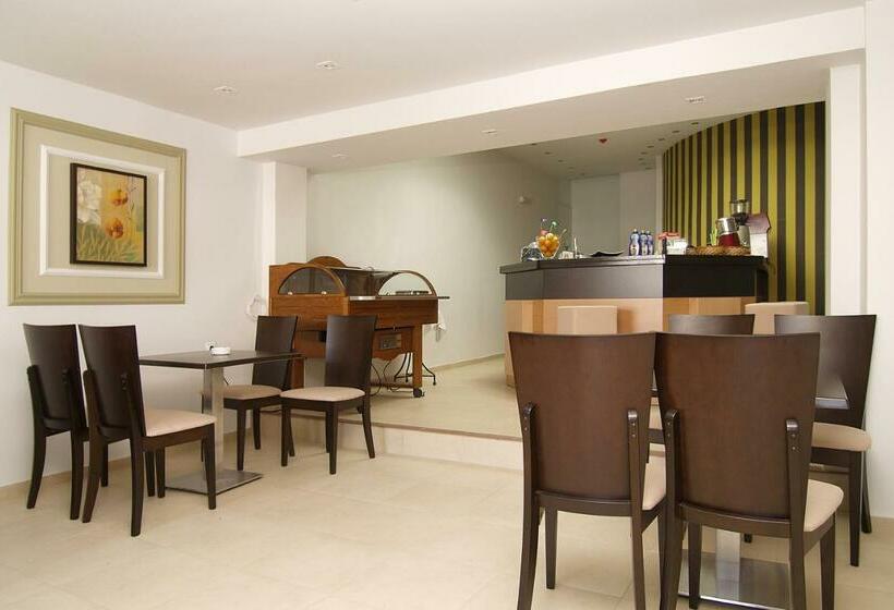 ホテル Kitro Beach