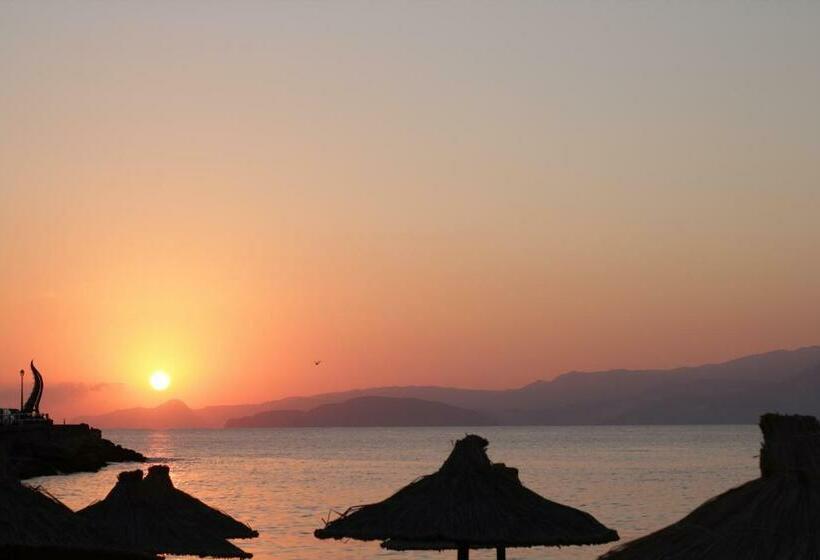 ホテル Kitro Beach