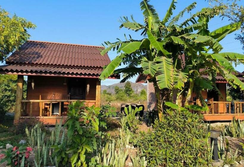 בית מלון כפרי Nana Bungalows