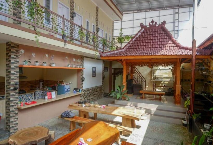 ホテル Reddoorz Syariah Near Terminal Mendolo Wonosobo 2